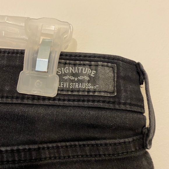 Levi’s Signature Modern Skinny Black Jeans - Picture 5 of 10